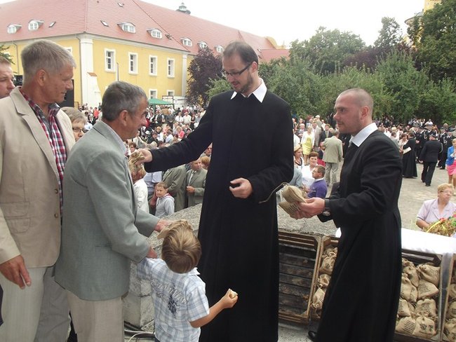 Poświęcili chleb, kwiaty i zioła - zdjęcia