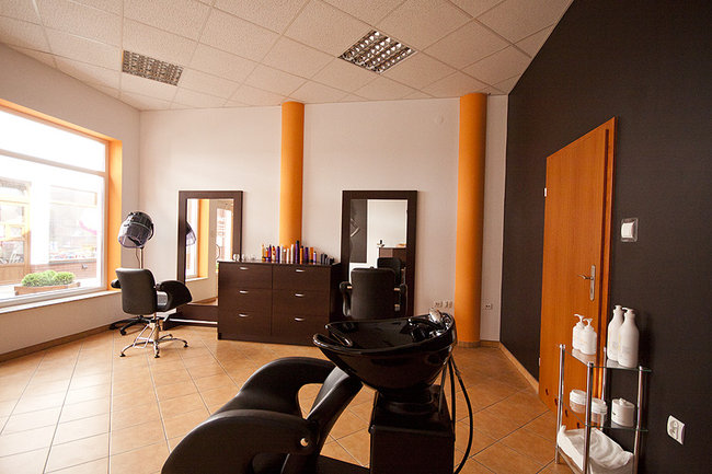 Zapraszają na wielkie otwarcie salonu - zdjęcia