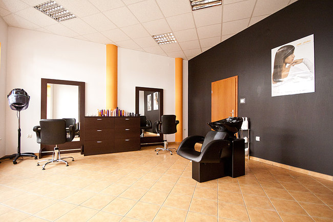 Zapraszają na wielkie otwarcie salonu - zdjęcia