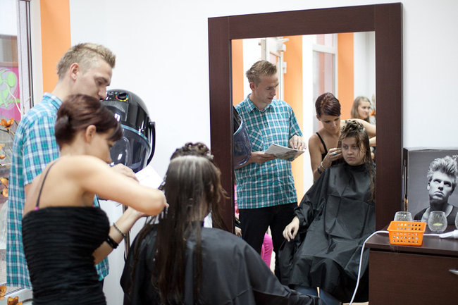 Nie spodziewali się tylu klientów - fotorelacja z otwarcia salonu