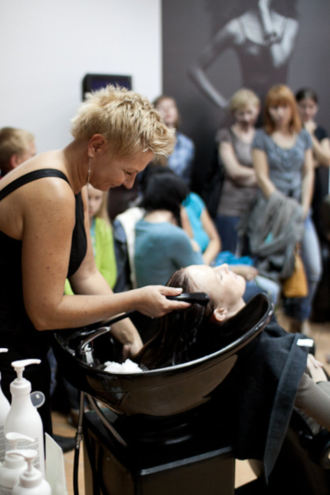 Nie spodziewali się tylu klientów - fotorelacja z otwarcia salonu