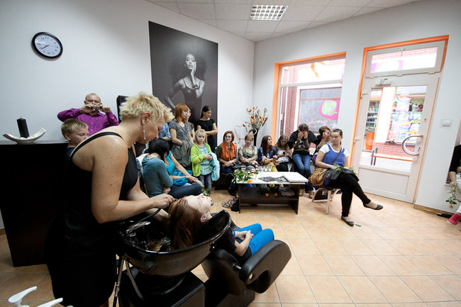 Nie spodziewali się tylu klientów - fotorelacja z otwarcia salonu