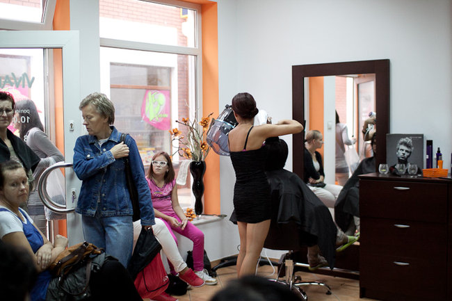 Nie spodziewali się tylu klientów - fotorelacja z otwarcia salonu