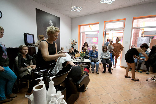 Nie spodziewali się tylu klientów - fotorelacja z otwarcia salonu