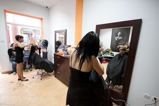 Nie spodziewali się tylu klientów - fotorelacja z otwarcia salonu