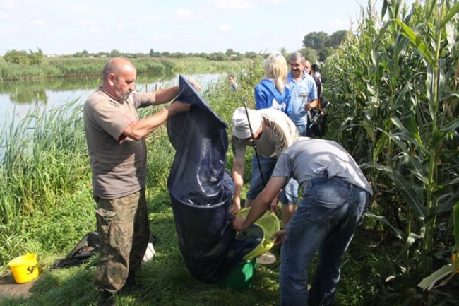 Panowie czapki z głów - zdjęcia