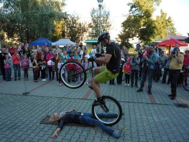 Rowerowa jazda, bez trzymanki - zdjęcia