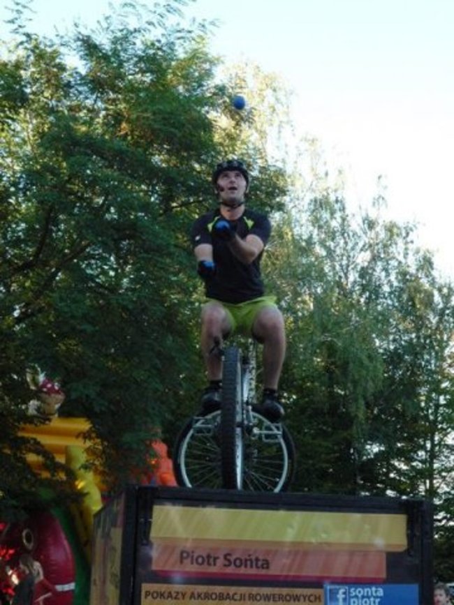 Rowerowa jazda, bez trzymanki - zdjęcia