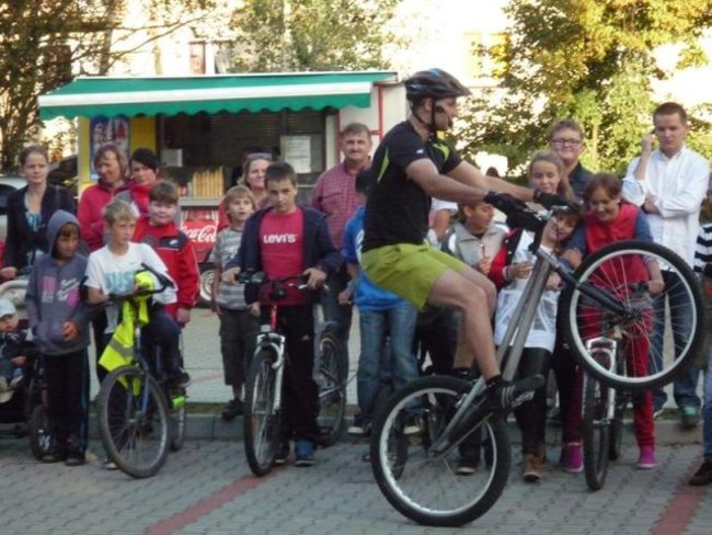 Rowerowa jazda, bez trzymanki - zdjęcia