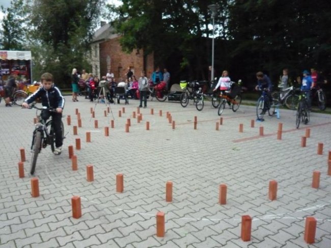 Rowerowa jazda, bez trzymanki - zdjęcia