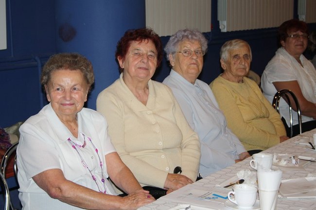Seniorzy świętowali w Hutniku  - zdjęcia