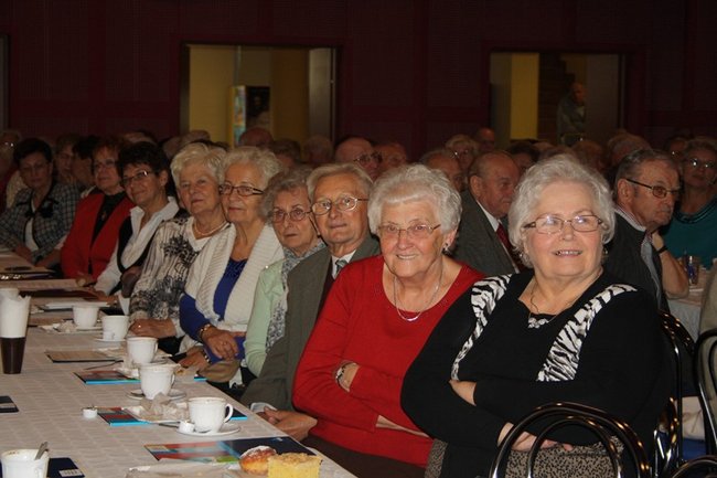 Seniorzy świętowali w Hutniku  - zdjęcia