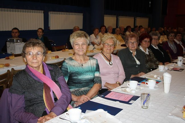 Seniorzy świętowali w Hutniku  - zdjęcia