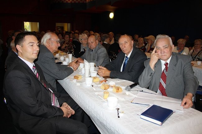 Seniorzy świętowali w Hutniku  - zdjęcia