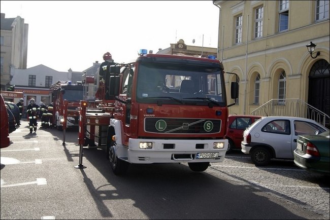 Pożar ratusza w Poniecu - zdjęcia