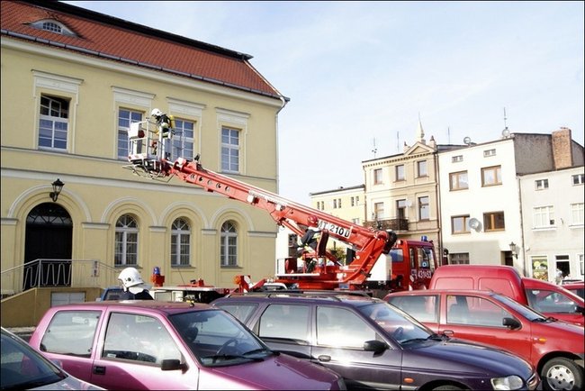 Pożar ratusza w Poniecu - zdjęcia