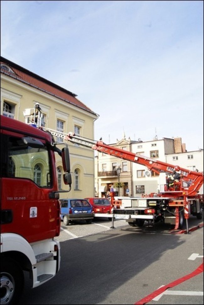 Pożar ratusza w Poniecu - zdjęcia