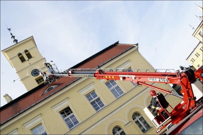 Pożar ratusza w Poniecu - zdjęcia