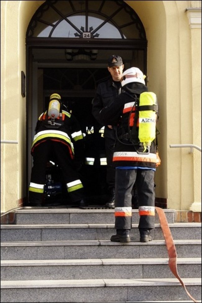 Pożar ratusza w Poniecu - zdjęcia