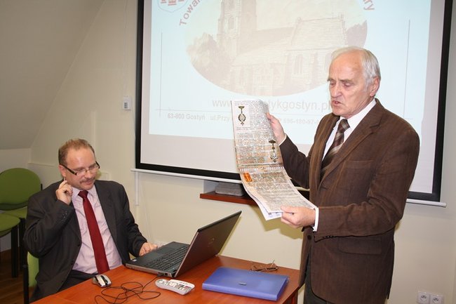 Zabytkowe ornaty  na kalendarzu - zdjęcia
