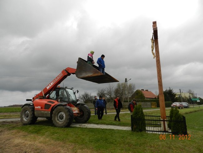 W Starej Krobi stanął nowy krzyż - zdjęcia