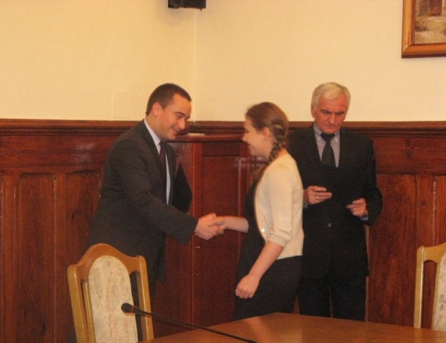 Wręczono stypendia studentom - zdjęcia