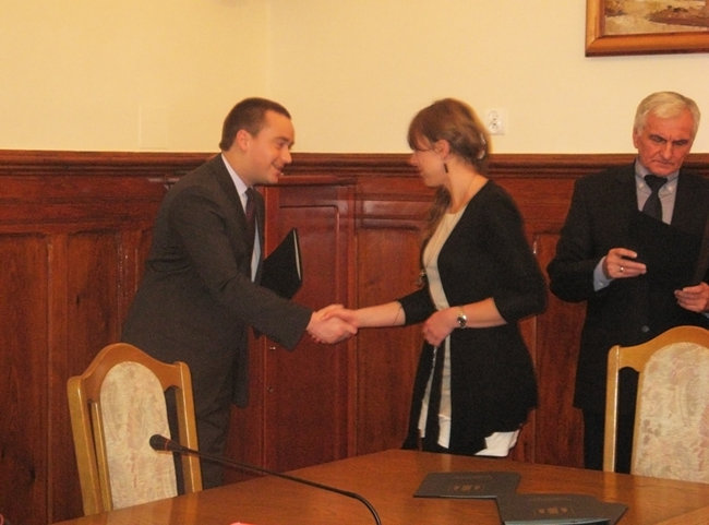 Wręczono stypendia studentom - zdjęcia