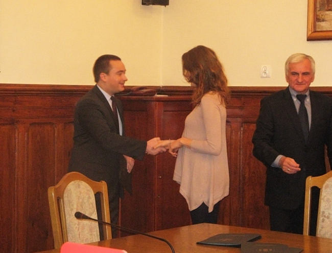 Wręczono stypendia studentom - zdjęcia