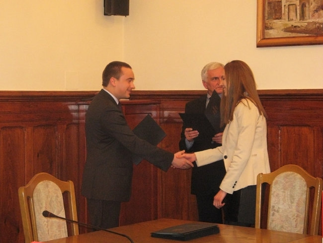 Wręczono stypendia studentom - zdjęcia