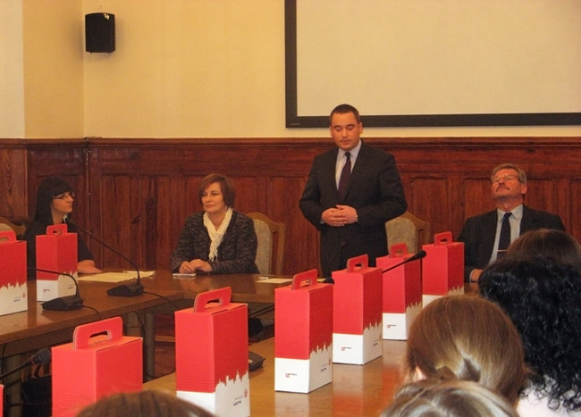 Wręczono stypendia studentom - zdjęcia