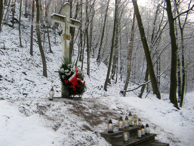 W hołdzie rozstrzelanym - zdjęcia
