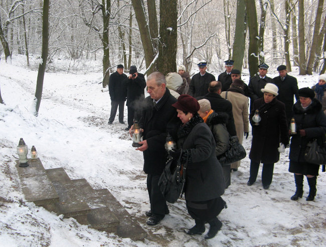 W hołdzie rozstrzelanym - zdjęcia
