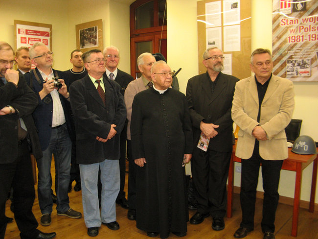 Przeniesieni w czasie - zdjęcia