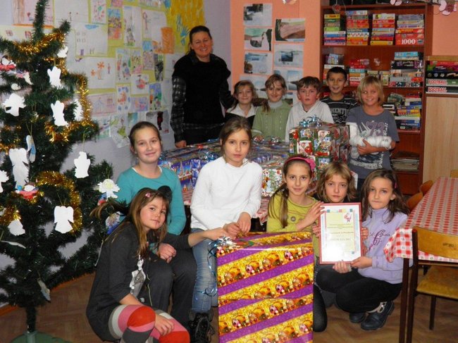 Dwieście paczek dla dzieciaków - zdjęcia