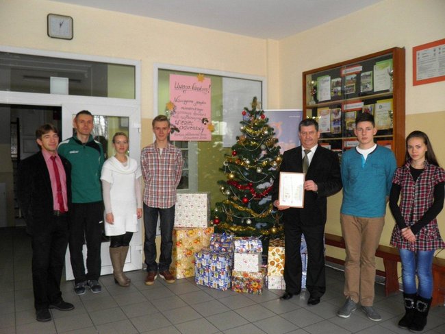 Dwieście paczek dla dzieciaków - zdjęcia