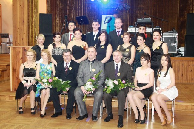 Studniówka w  szampańskich nastrojach - fotorelacja