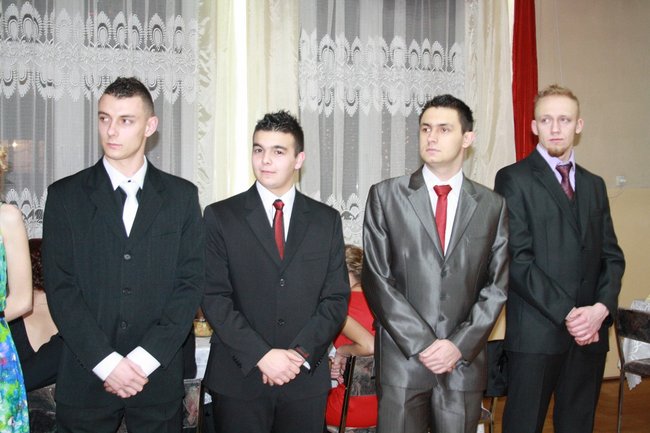 Studniówka w  szampańskich nastrojach - fotorelacja
