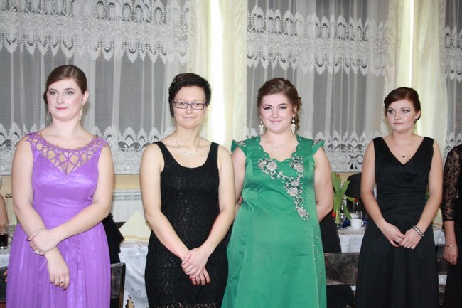 Studniówka w  szampańskich nastrojach - fotorelacja