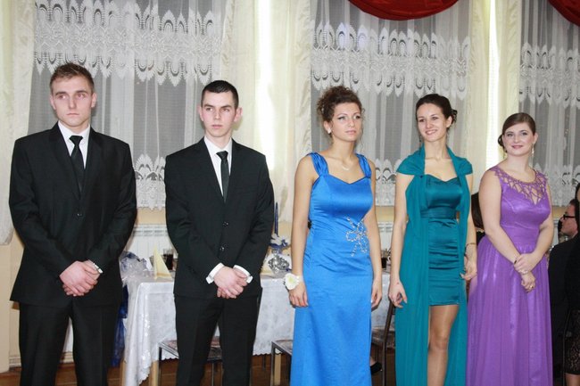 Studniówka w  szampańskich nastrojach - fotorelacja