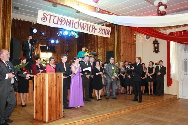 Studniówka w  szampańskich nastrojach - fotorelacja
