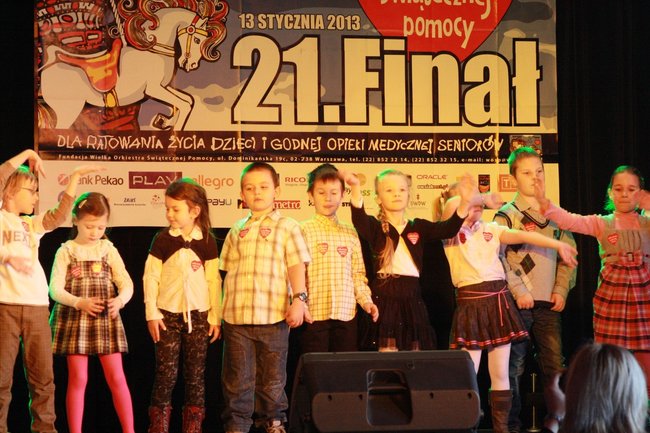 Przedszkolaki opanowały scenę - zdjęcia