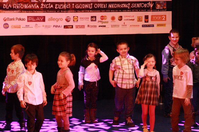 Przedszkolaki opanowały scenę - zdjęcia