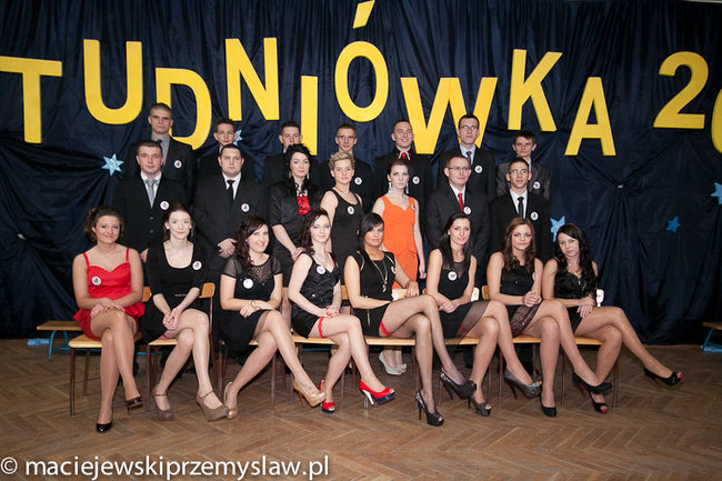 Tanecznym krokiem w dorosłość - zdjęcia