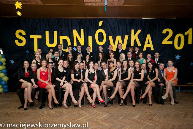 Tanecznym krokiem w dorosłość - zdjęcia
