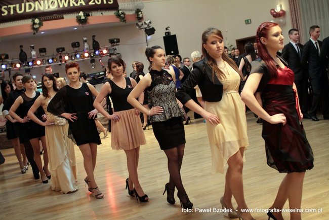 Studniówkowych wspomnień czar - zdjęcia