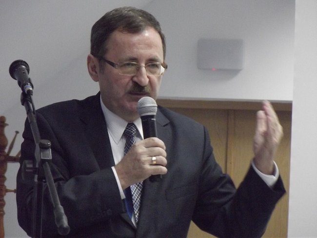 Debatowali o szansach i zagrożeniach