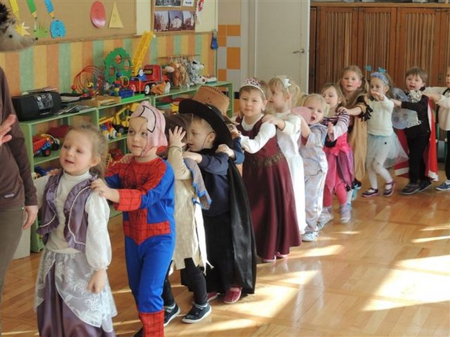 Kreatywne zabawy przedszkolaków - zdjęcia