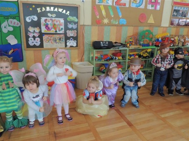Kreatywne zabawy przedszkolaków - zdjęcia
