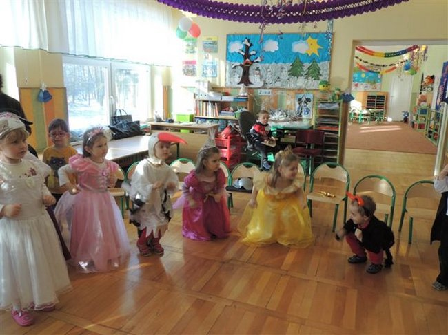 Kreatywne zabawy przedszkolaków - zdjęcia