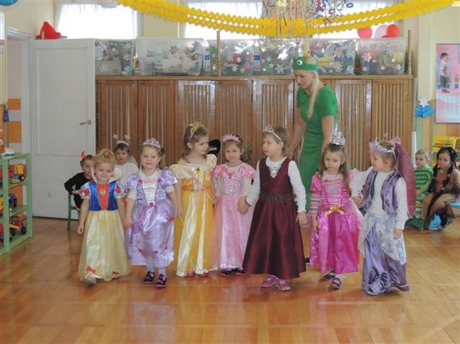 Kreatywne zabawy przedszkolaków - zdjęcia